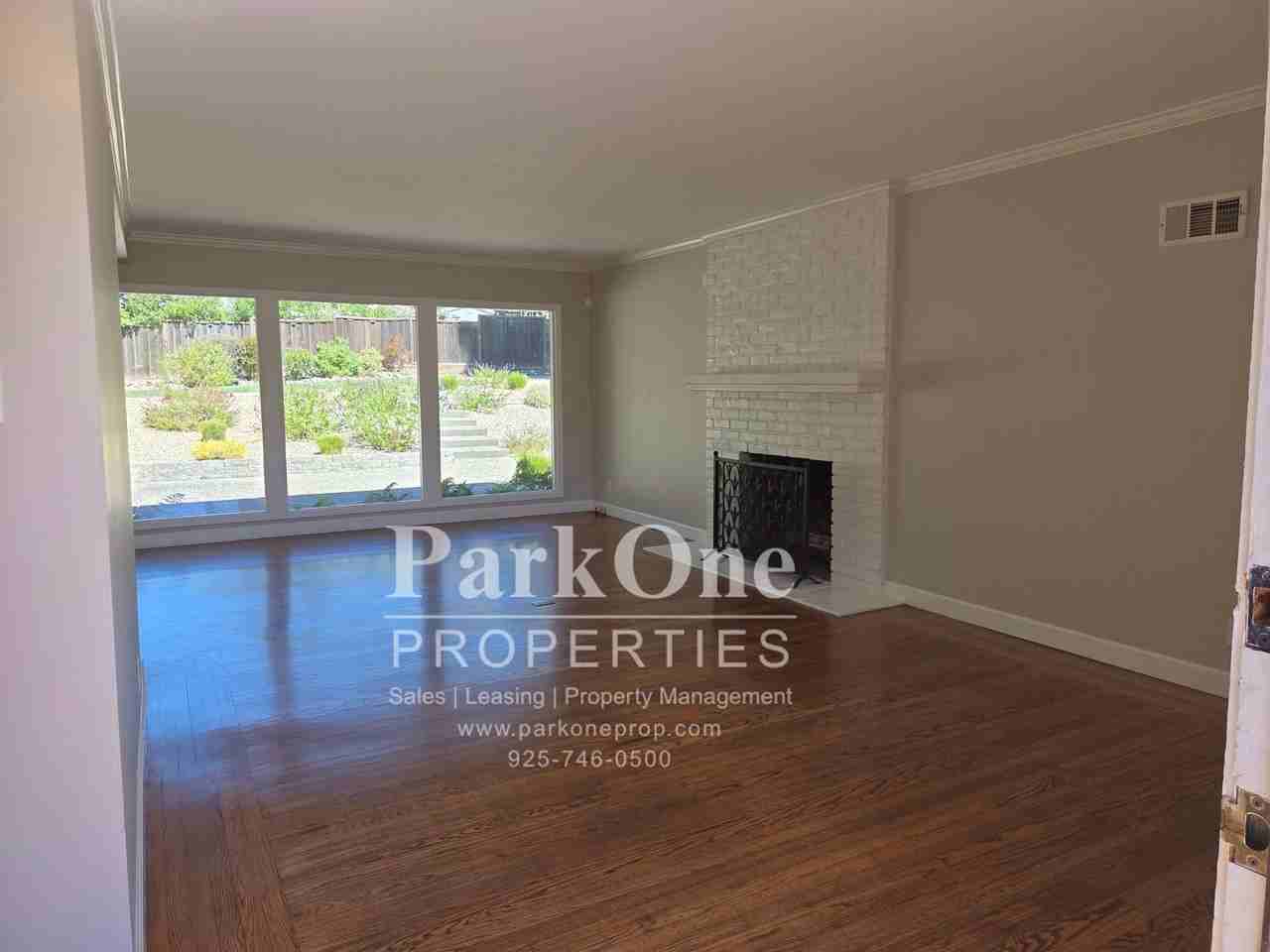 137 Lombardy Ln - Photo 2 of 22