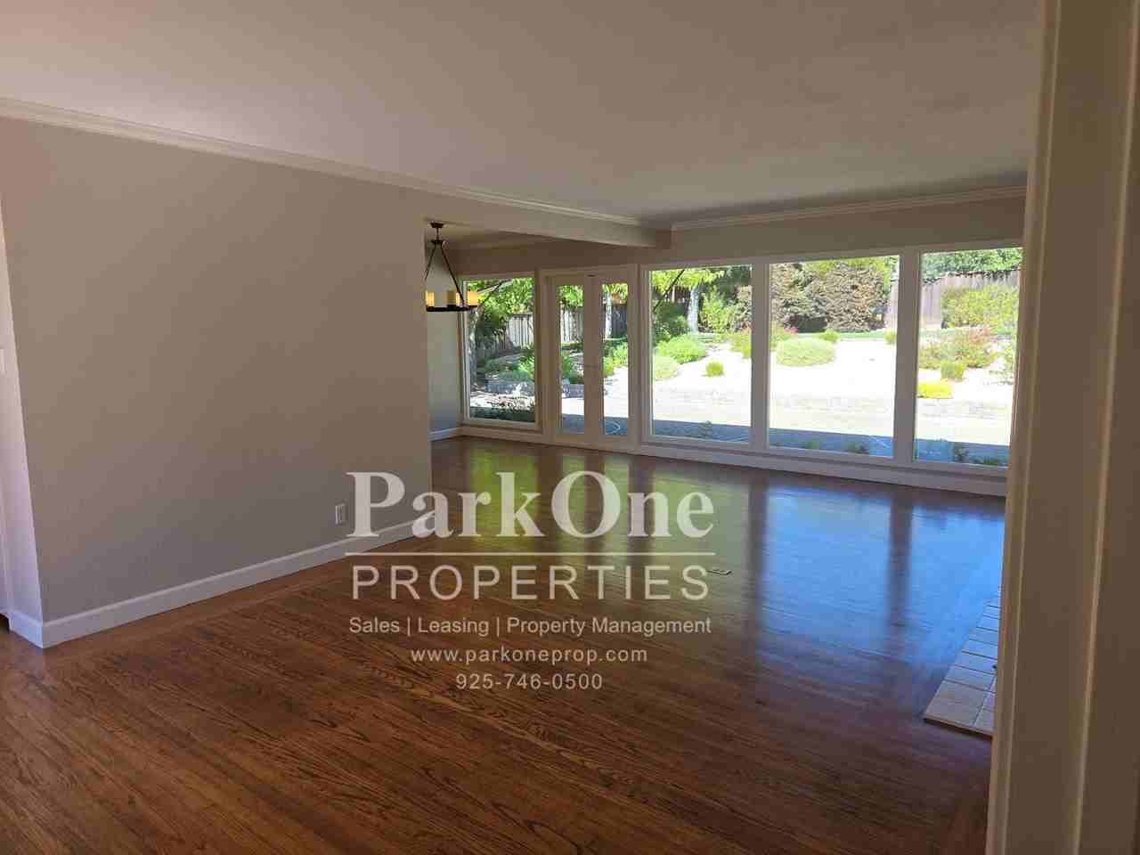137 Lombardy Ln - Photo 3 of 22
