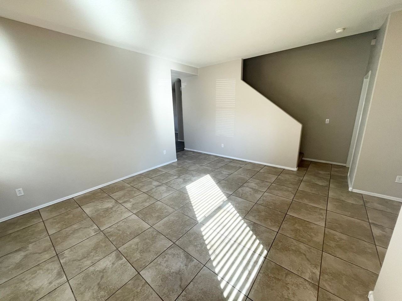 11214 W Baden St - Photo 3 of 35