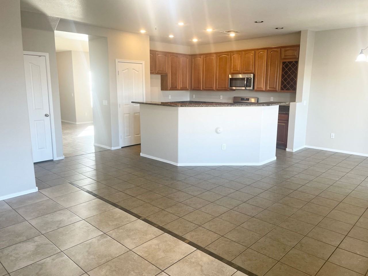 11214 W Baden St - Photo 6 of 35
