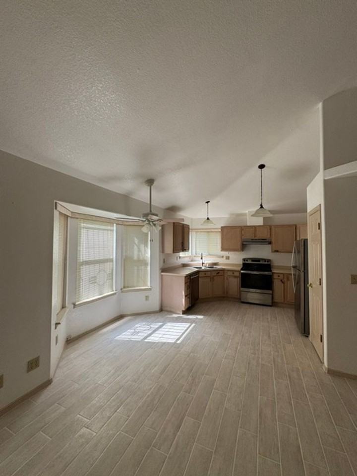 4894 Arena Dr - Photo 4 of 15
