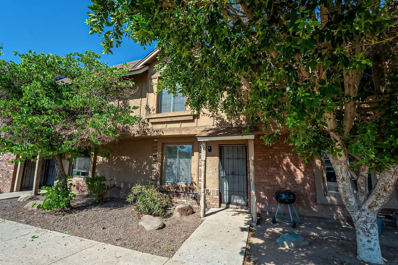 5871 N 59th Dr - Photo 4 of 27