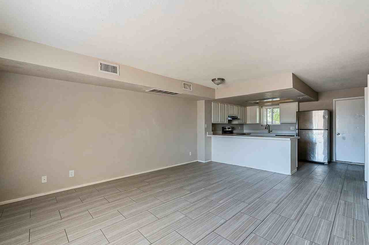 5871 N 59th Dr - Photo 6 of 27