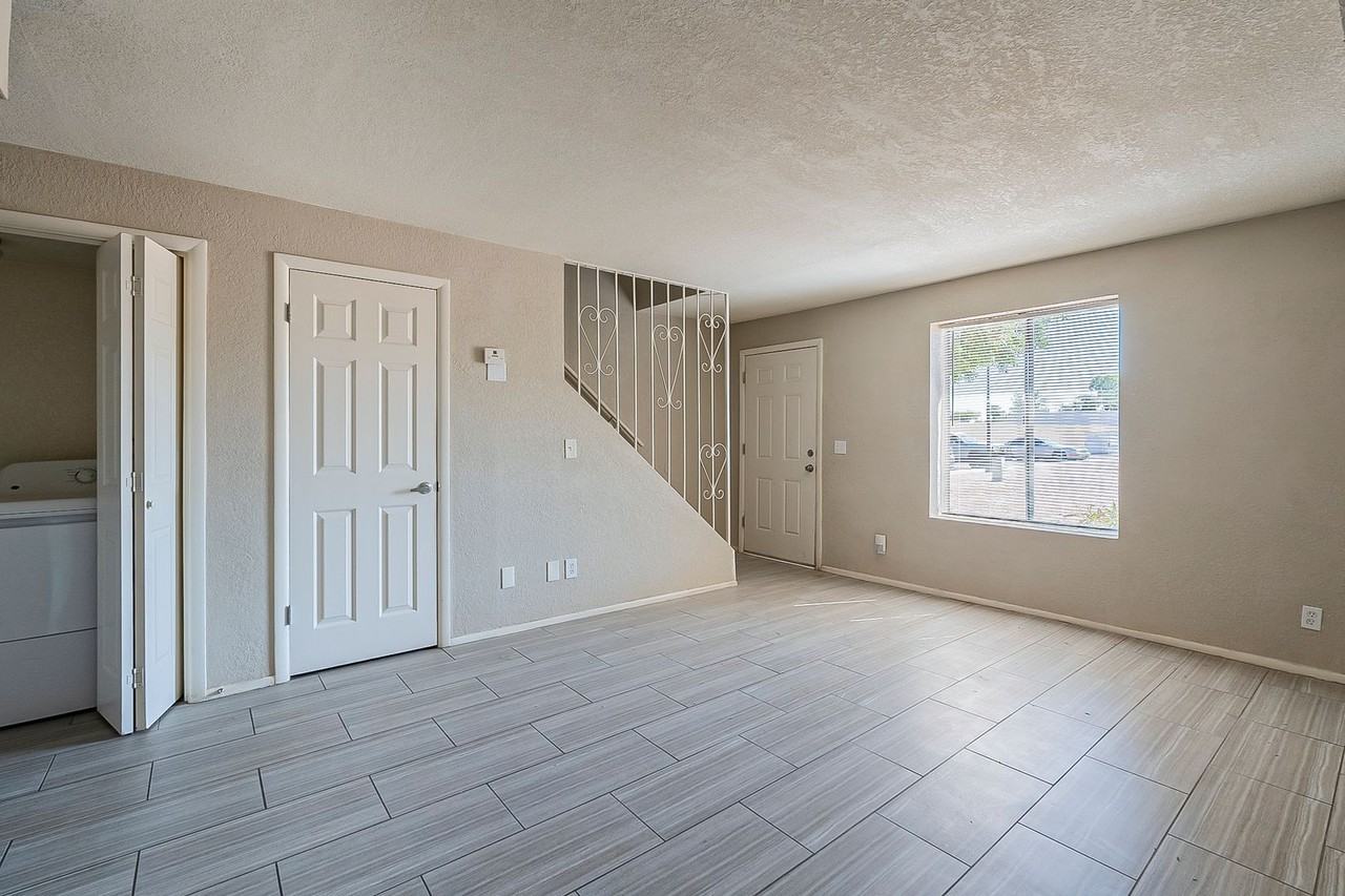 5871 N 59th Dr - Photo 7 of 27