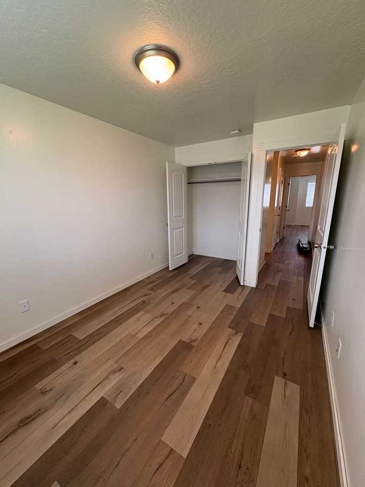 159 W 700 N - Photo 5 of 11