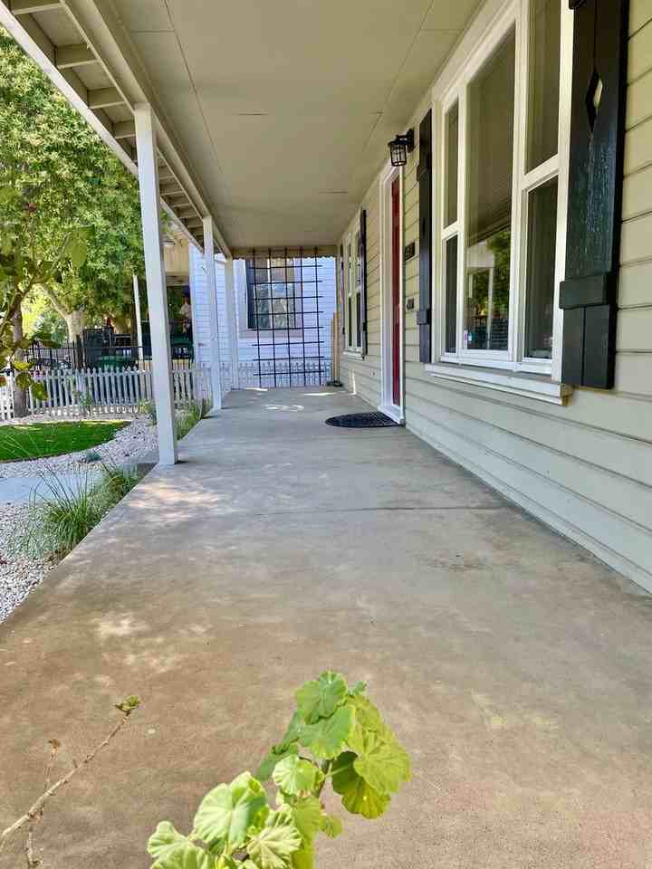 4217 V St - Photo 2 of 17