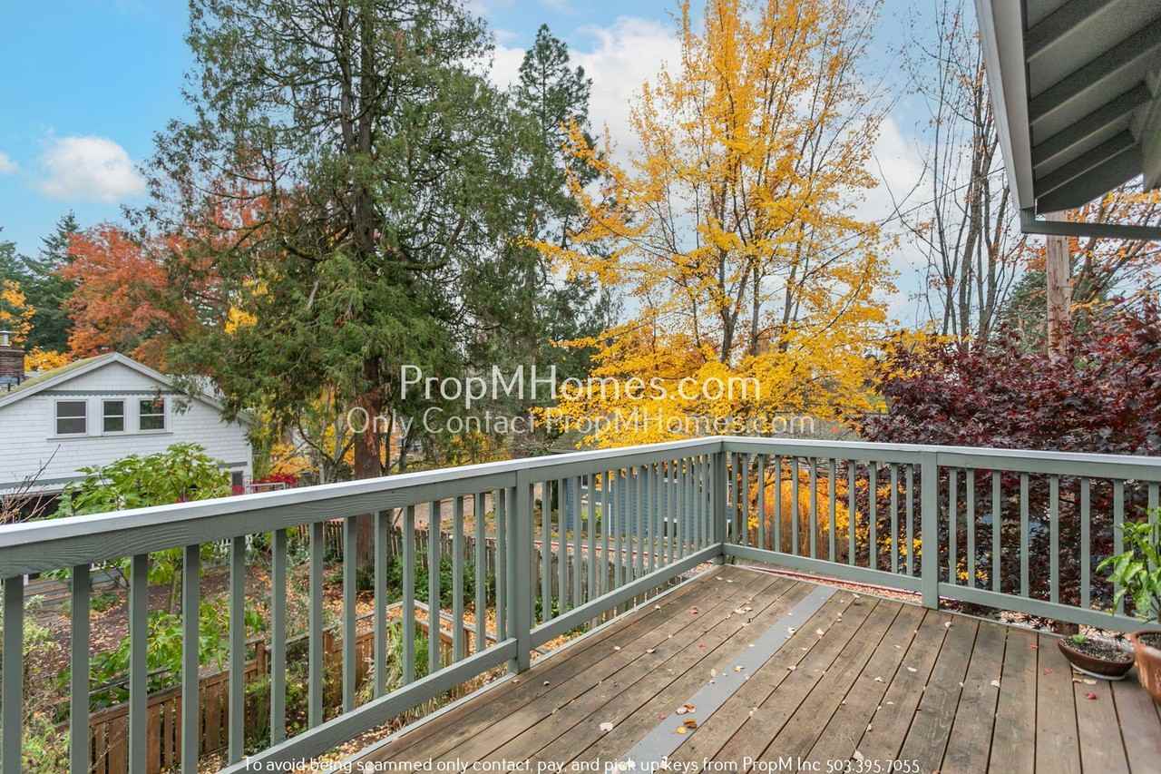 1240 Sw Cheltenham St - Photo 5 of 43
