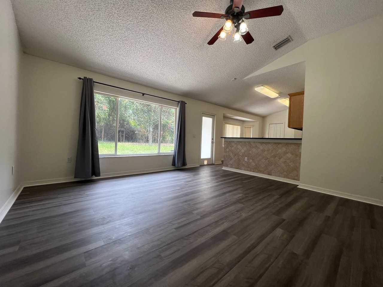 1427 Voltaire St - Photo 6 of 25