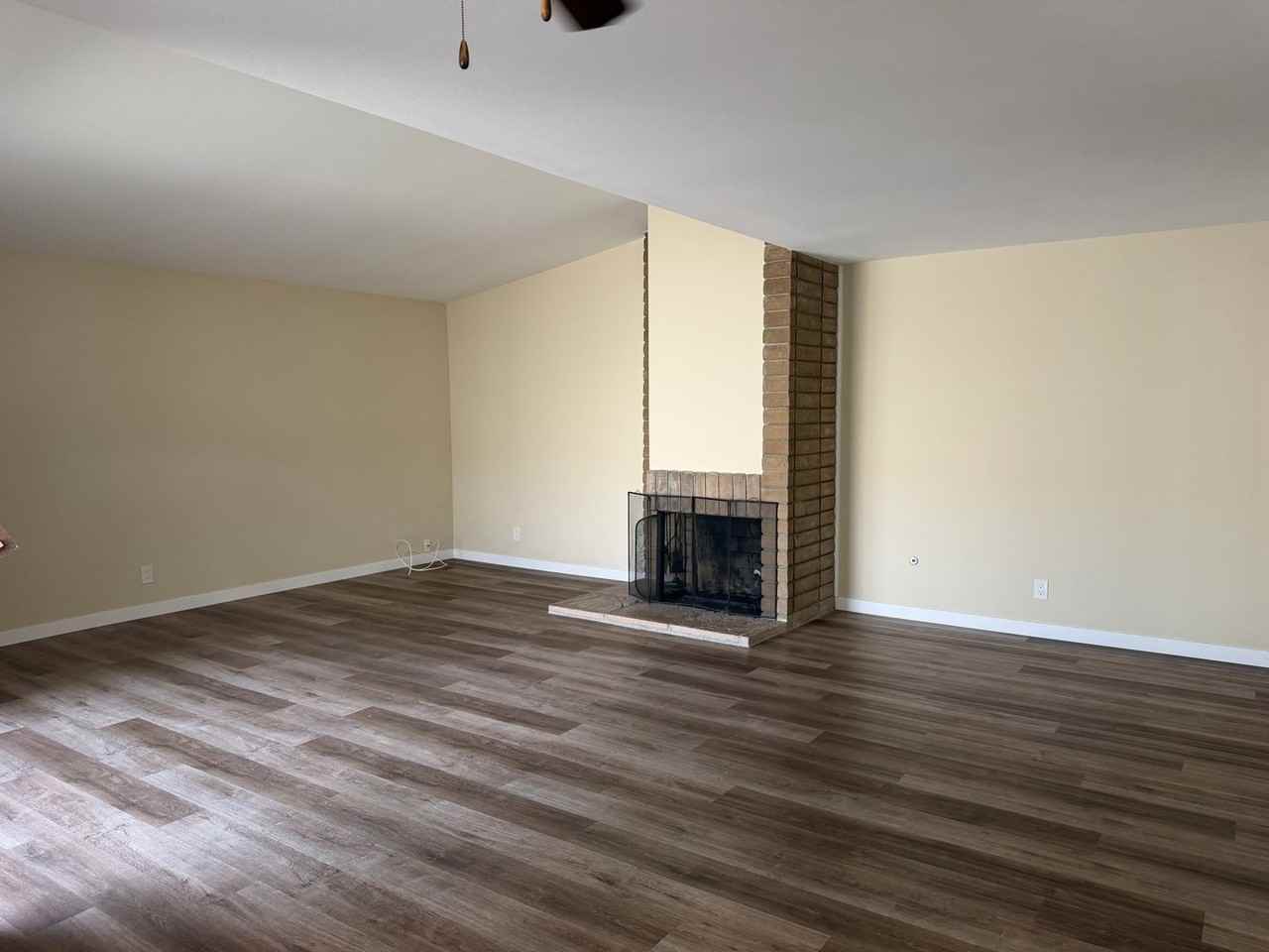 6250 Mockingbird St - Photo 2 of 9