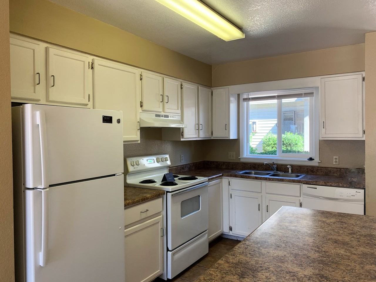 1242 Stetson Rd - Photo 3 of 8