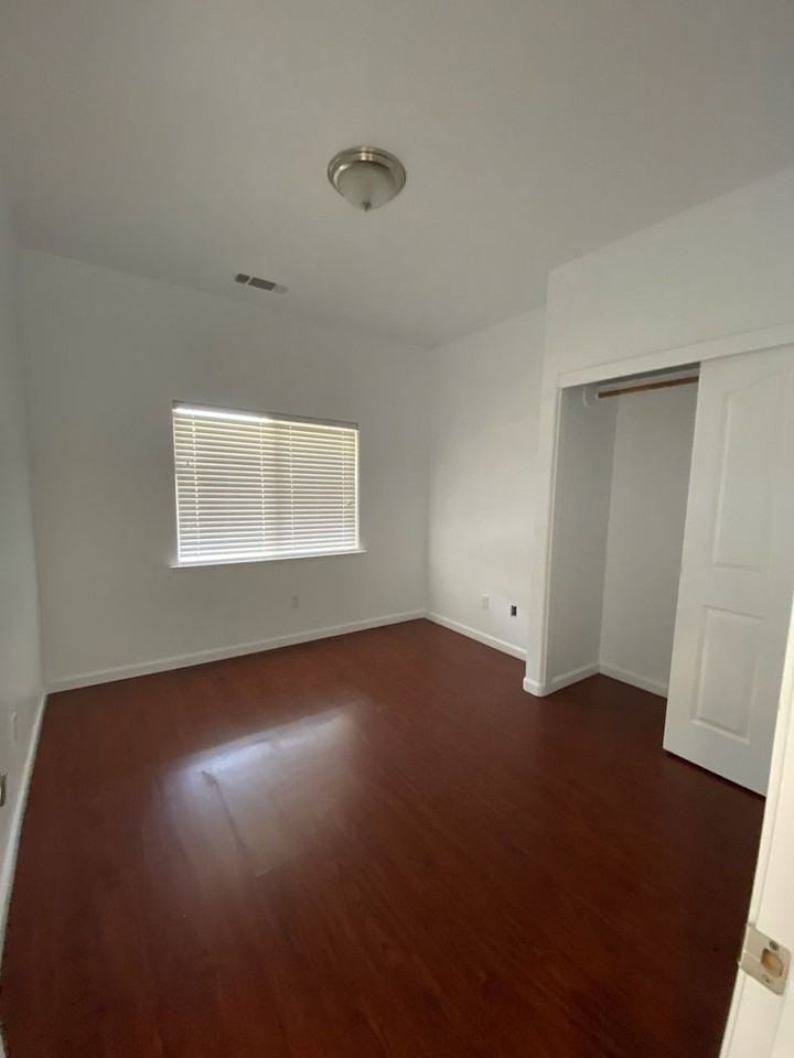 1900 N Virginia Ave - Photo 5 of 20