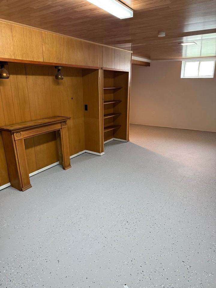 618 Scenic Dr - Photo 2 of 15