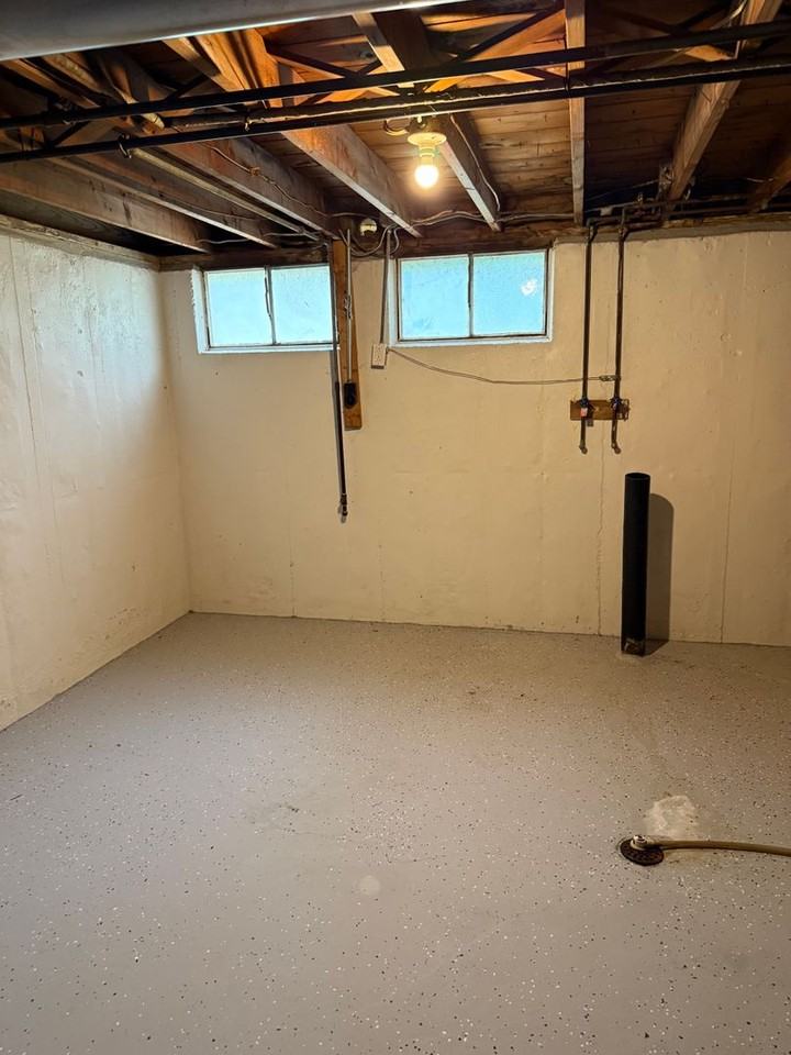 618 Scenic Dr - Photo 3 of 15