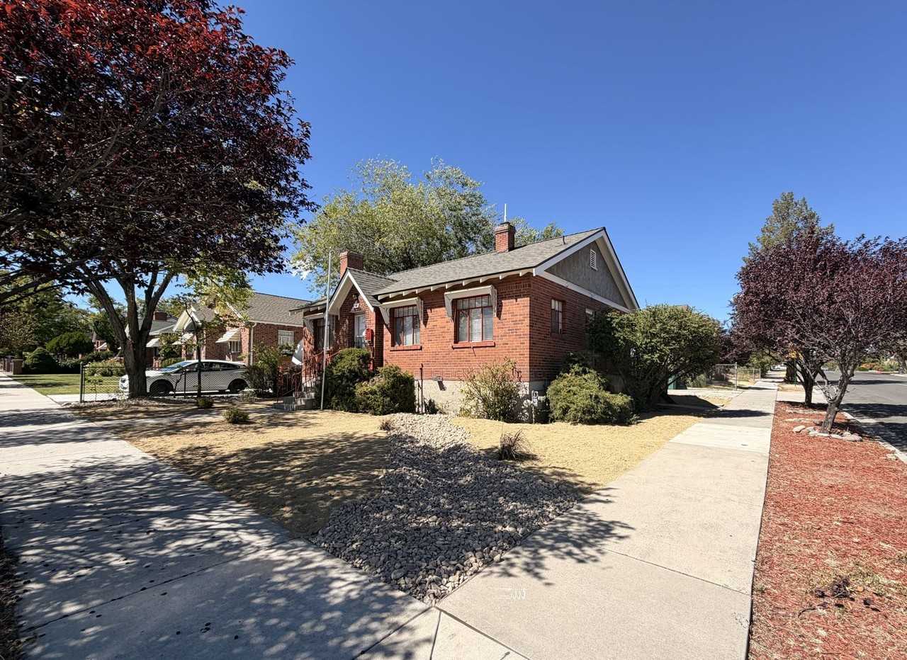 541 Thoma St - Photo 2 of 21