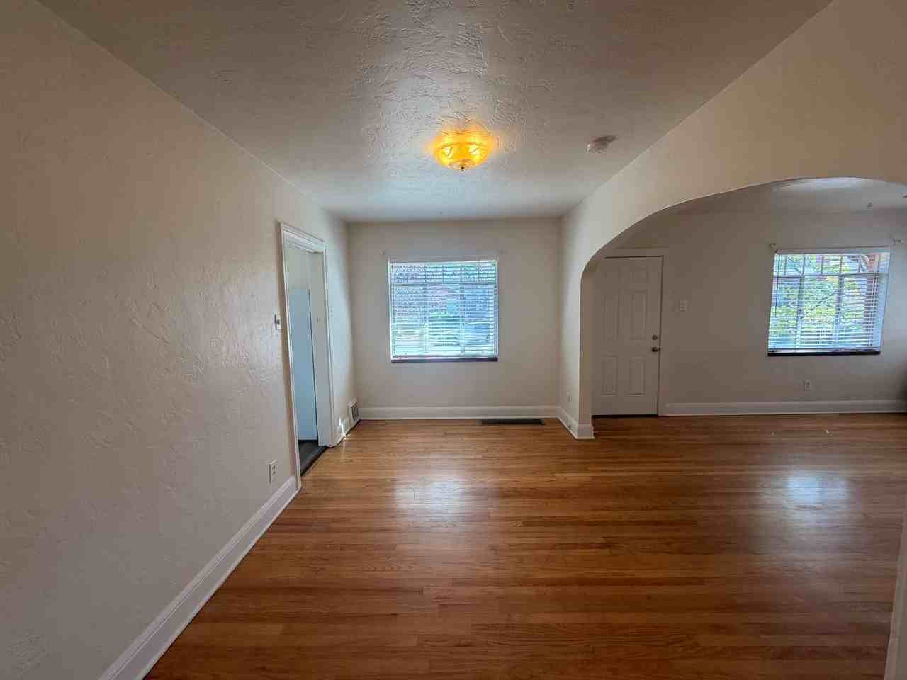 541 Thoma St - Photo 5 of 21