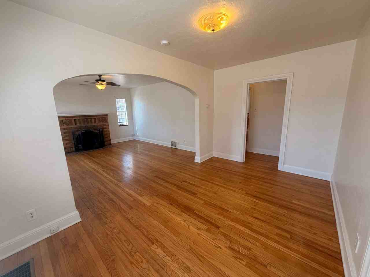 541 Thoma St - Photo 6 of 21