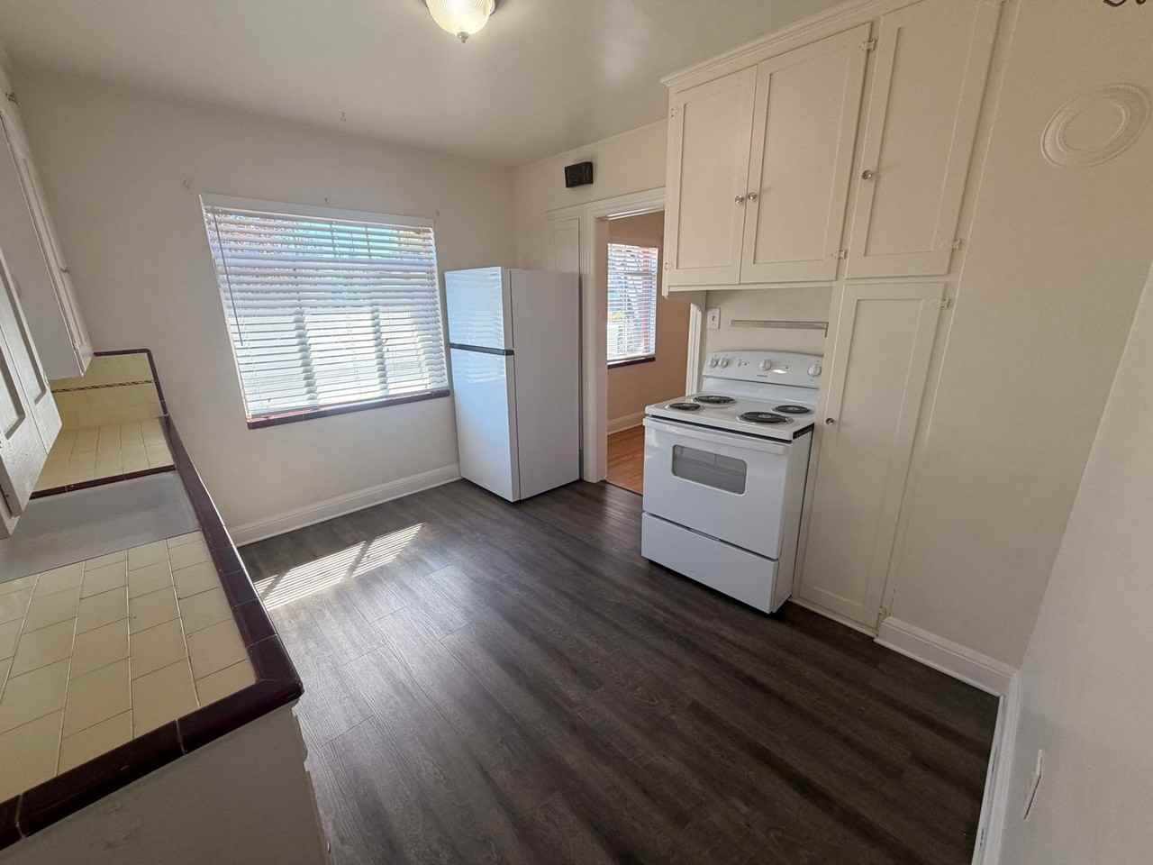 541 Thoma St - Photo 7 of 21