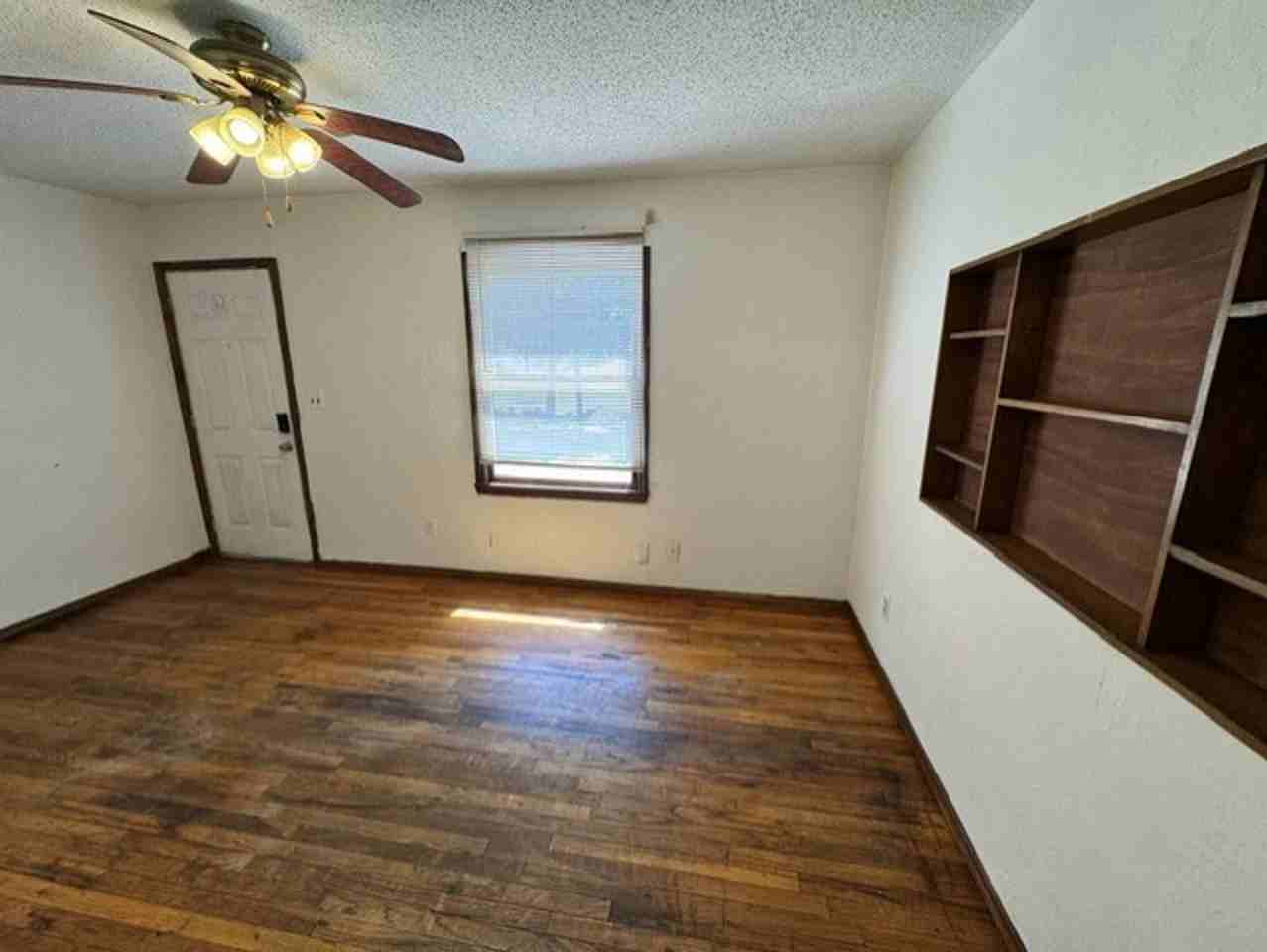 4131 Laverne St - Photo 5 of 20