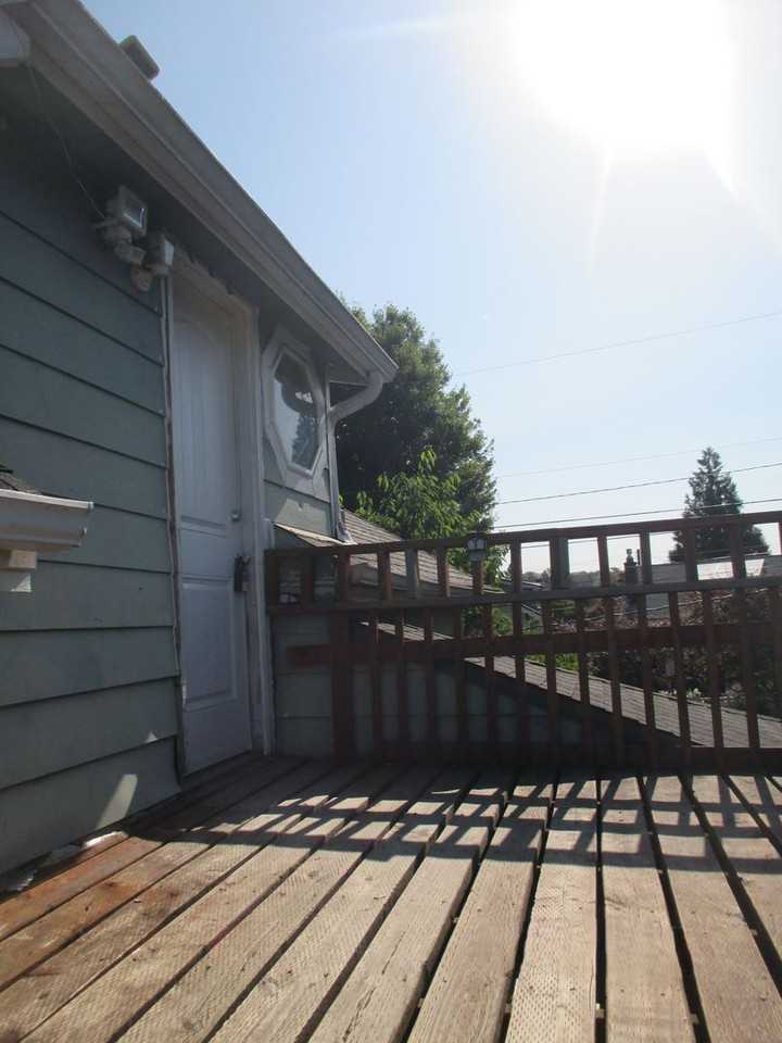 306 5th Ave Nw #B - Photo 4 of 33