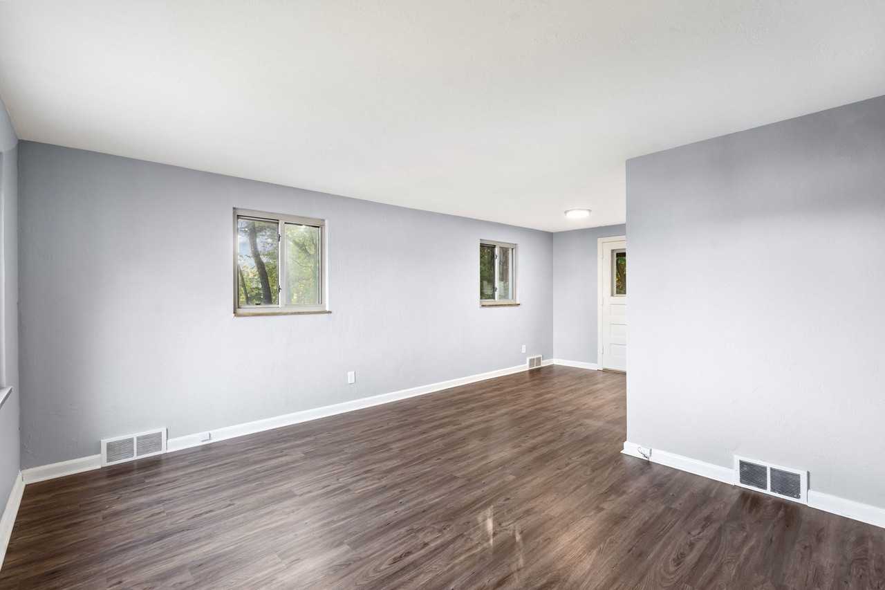 448 Jacobson Dr - Photo 3 of 25