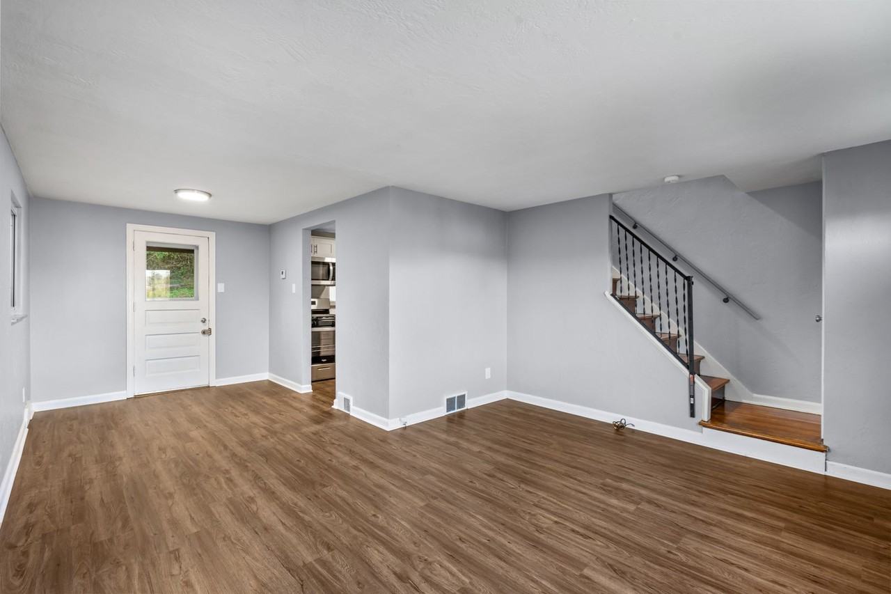 448 Jacobson Dr - Photo 5 of 25