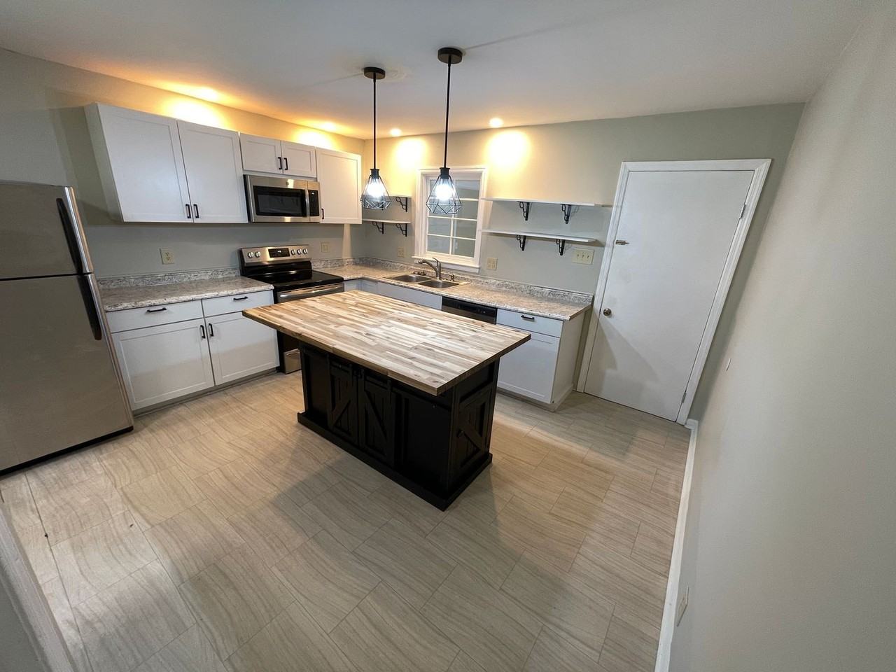 1608 Bonnie Brae Dr - Photo 2 of 19