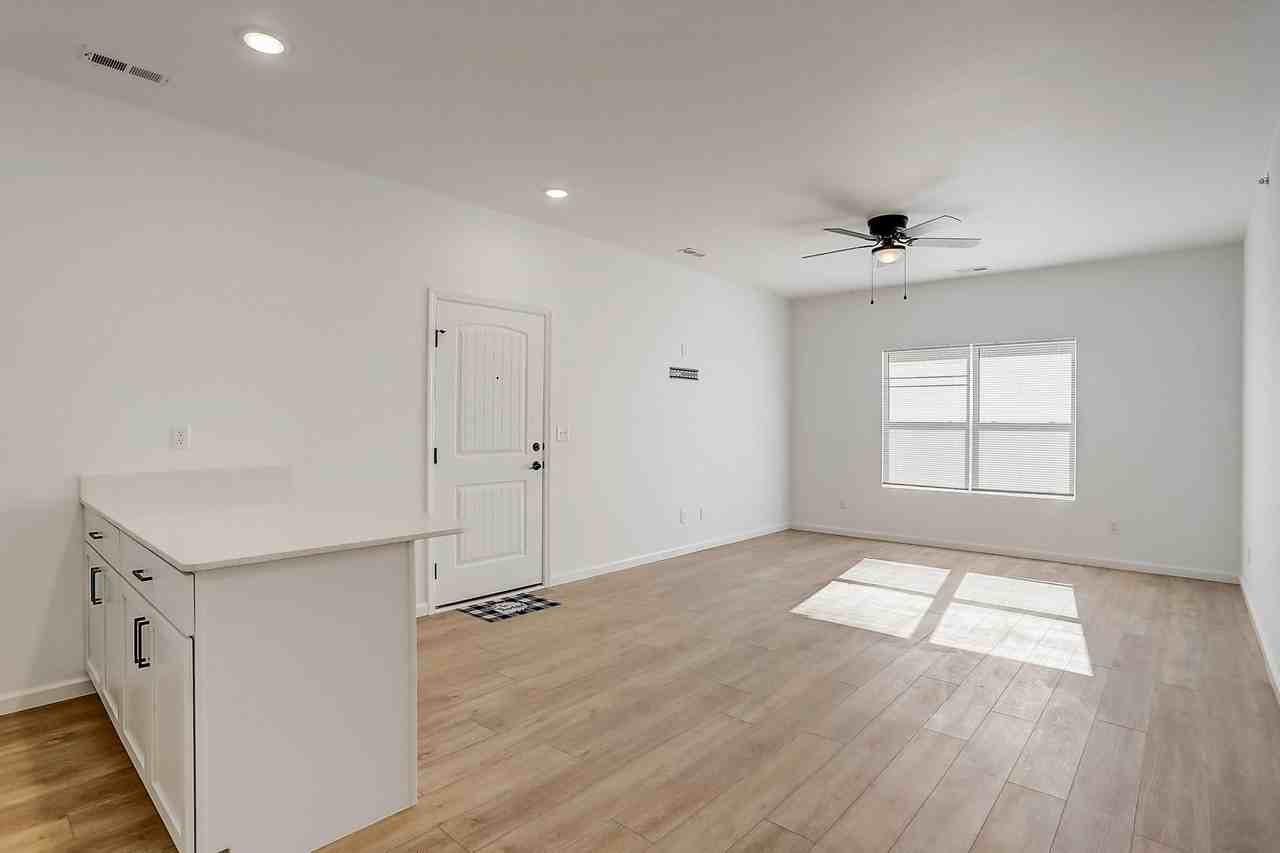 401 Parkview Dr #401 - Photo 4 of 50