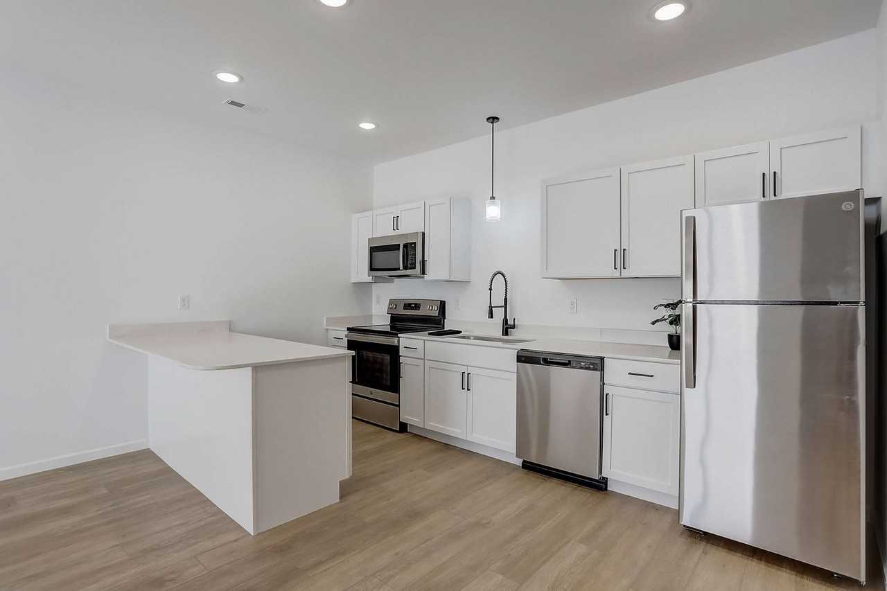 401 Parkview Dr #401 - Photo 5 of 50