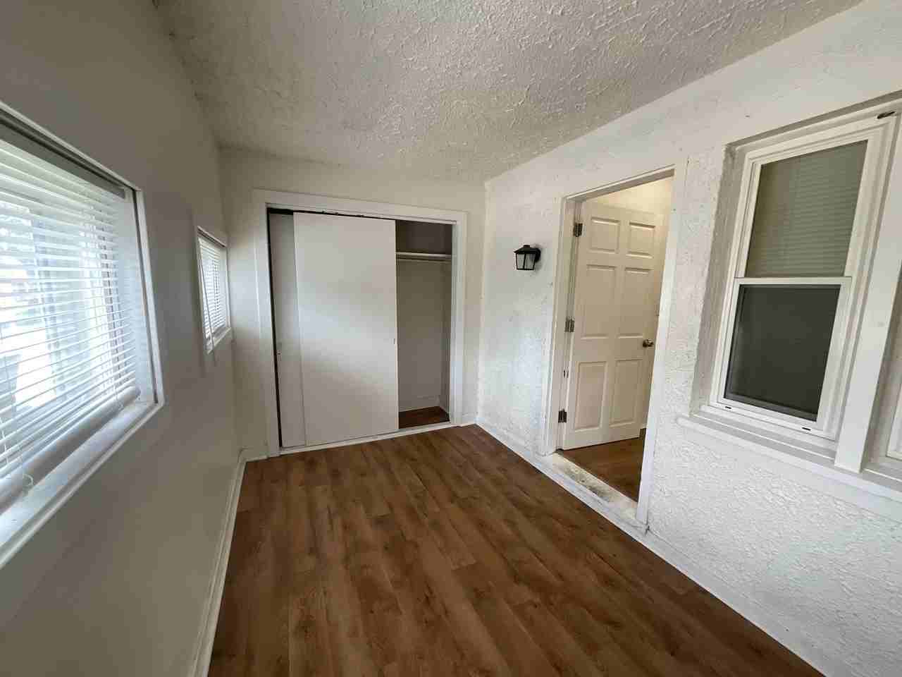 2564 N Hubbard St - Photo 2 of 9