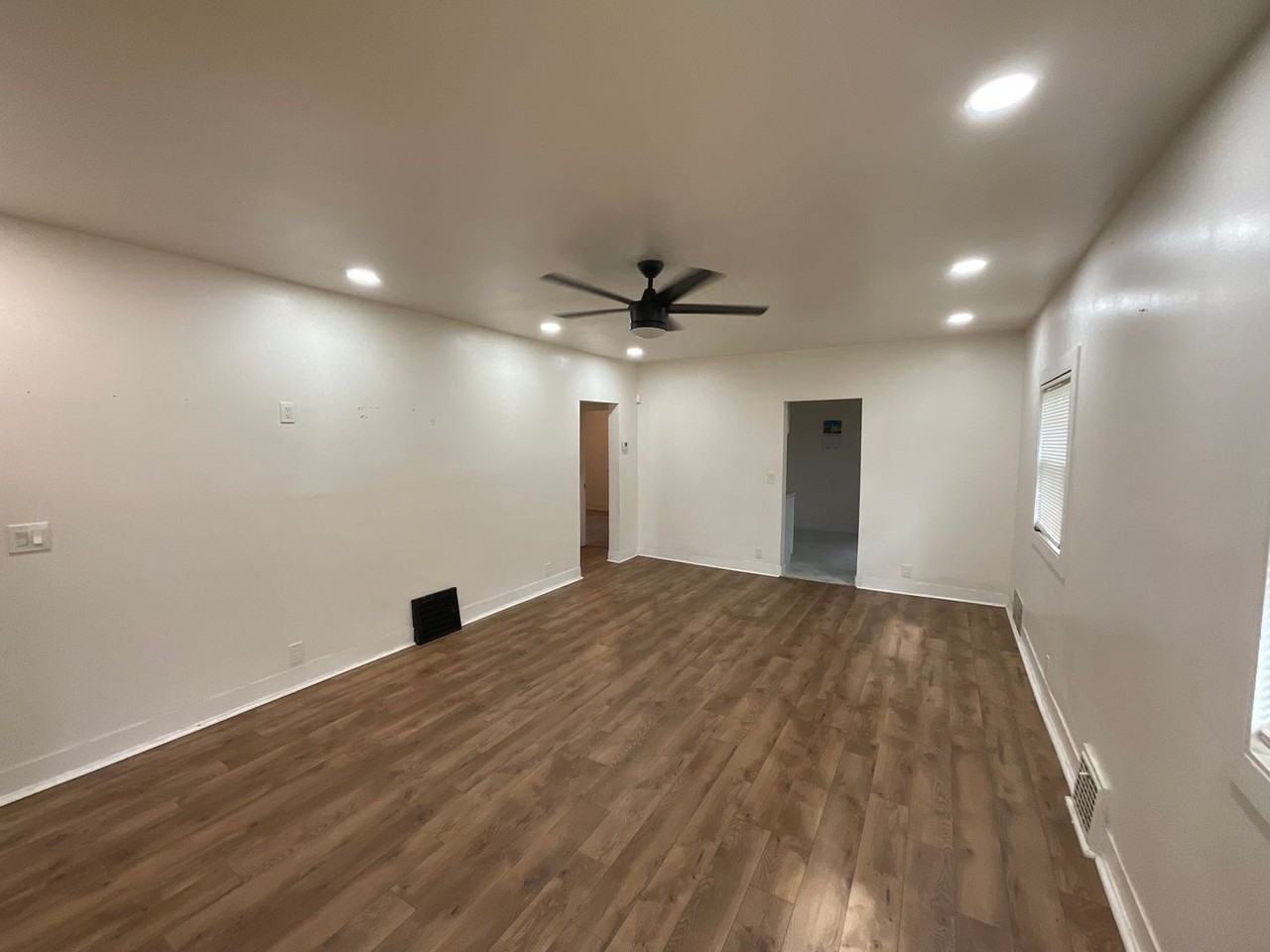 2564 N Hubbard St - Photo 4 of 9