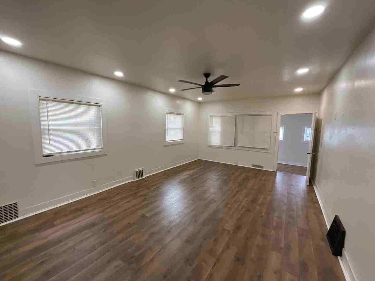 2564 N Hubbard St - Photo 5 of 9