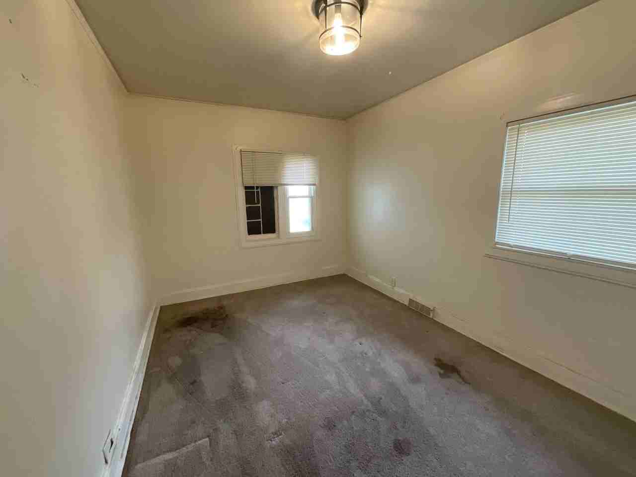 2564 N Hubbard St - Photo 6 of 9