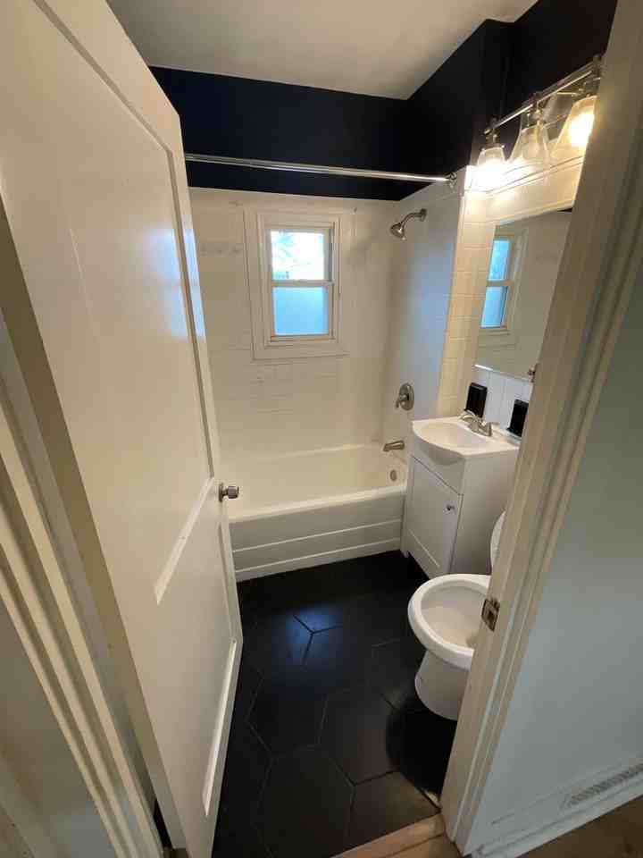 2564 N Hubbard St - Photo 7 of 9
