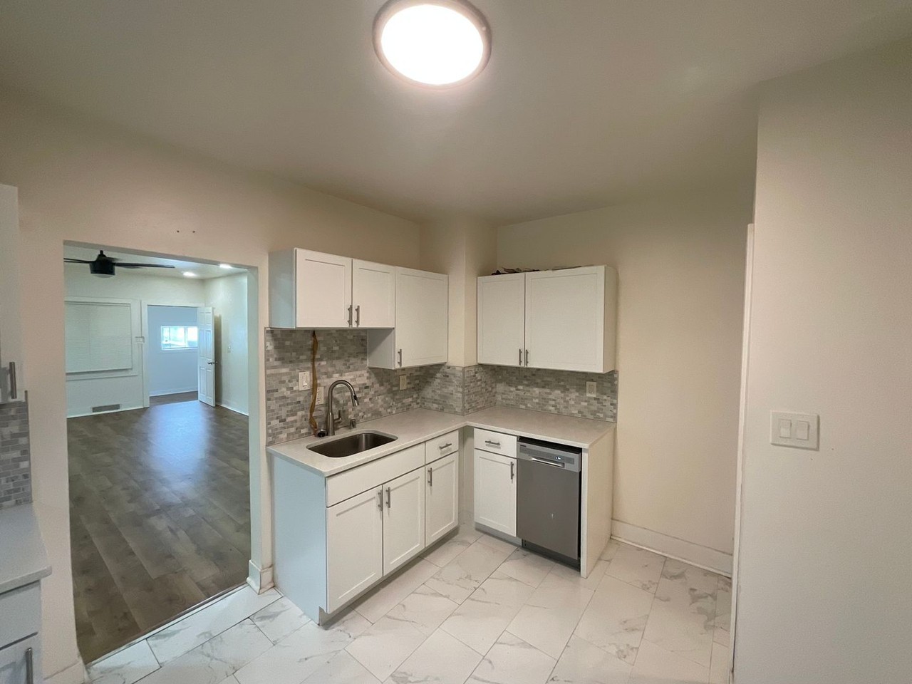 2564 N Hubbard St - Photo 7 of 8