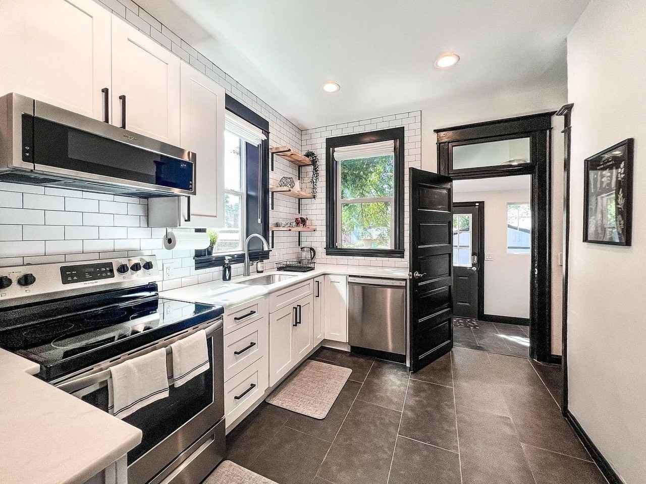 2943 N York St - Photo 2 of 32
