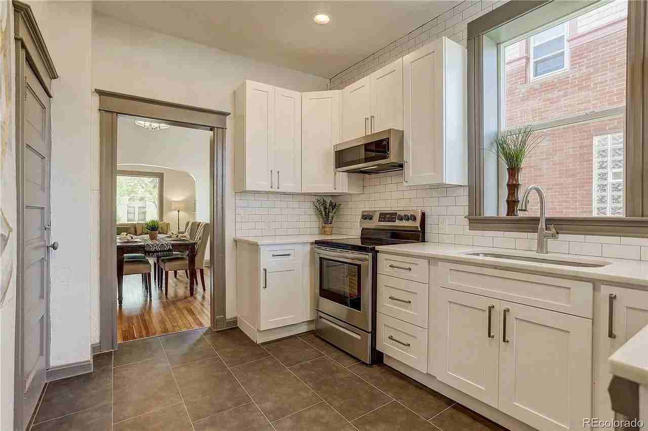 2943 N York St - Photo 4 of 32