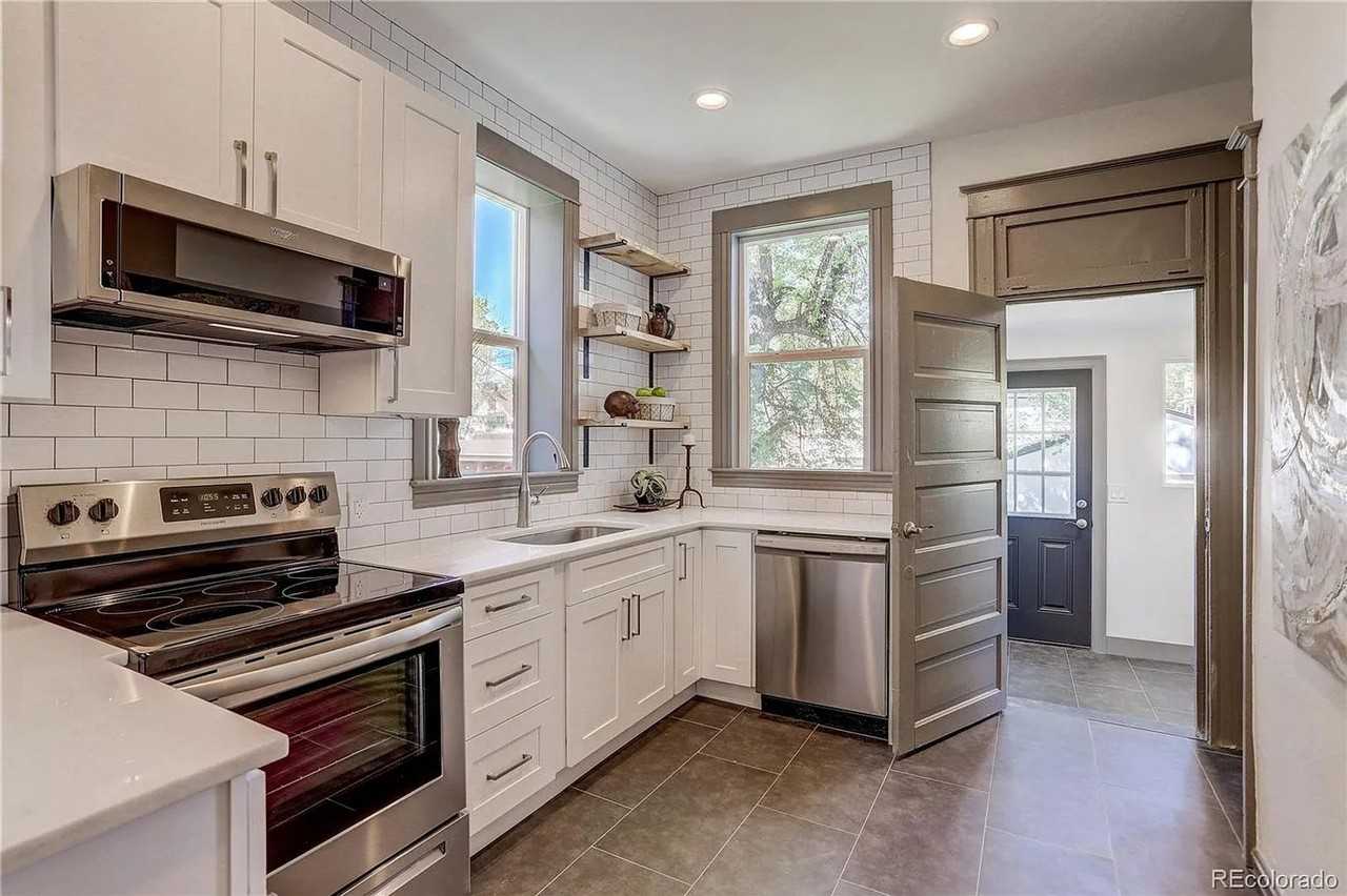 2943 N York St - Photo 5 of 32