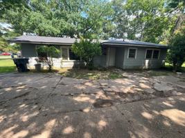 featured image of 3208 Murphy St