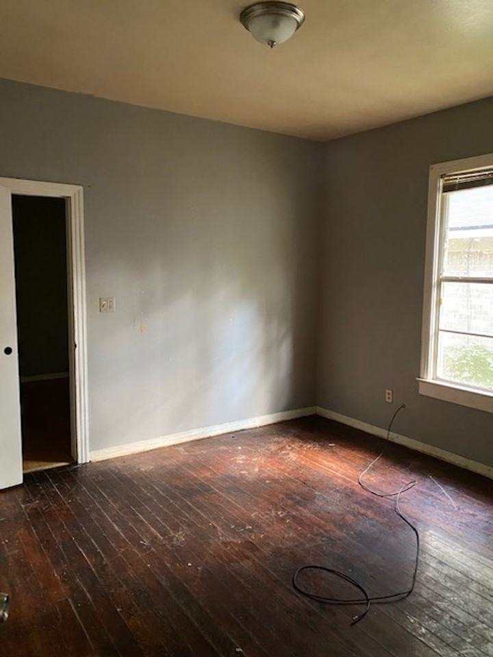 6107 Henderson Ave - Photo 3 of 10