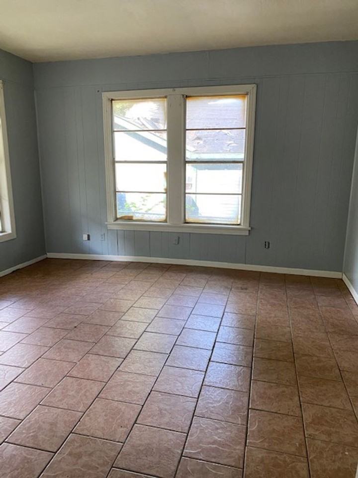 6107 Henderson Ave - Photo 5 of 10