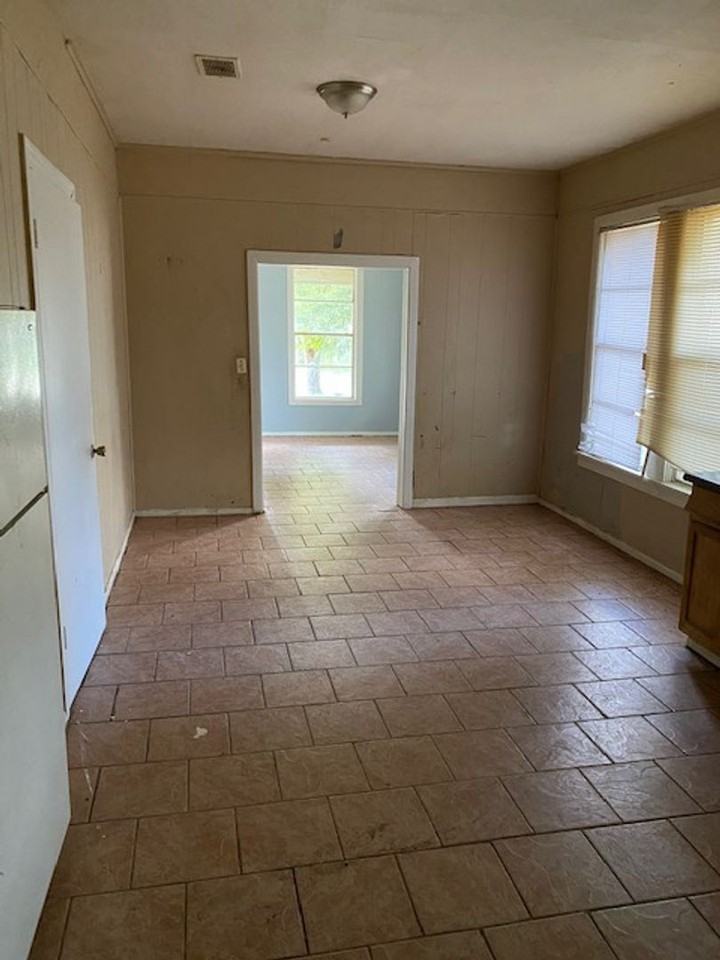 6107 Henderson Ave - Photo 7 of 10