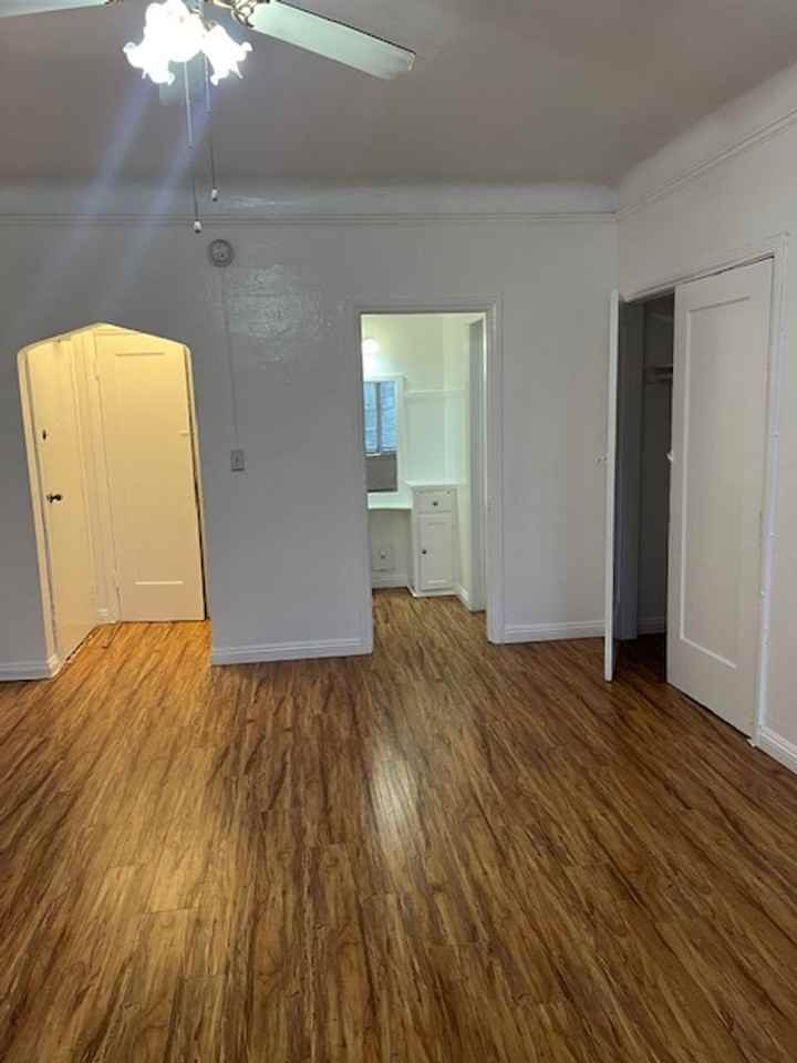 650 S. Detroit St. - Photo 5 of 25