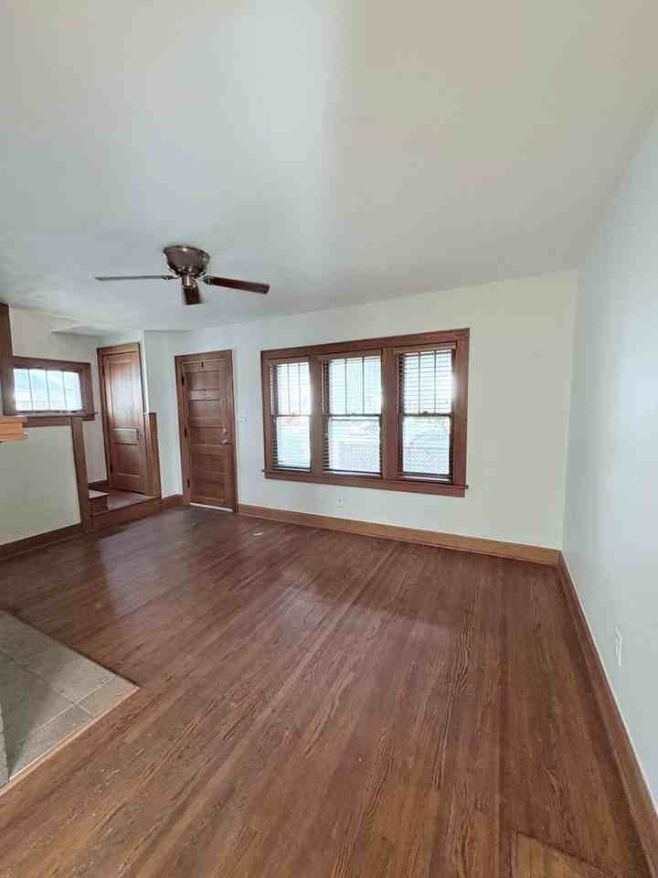 43 E Beechwold Blvd - Photo 2 of 12