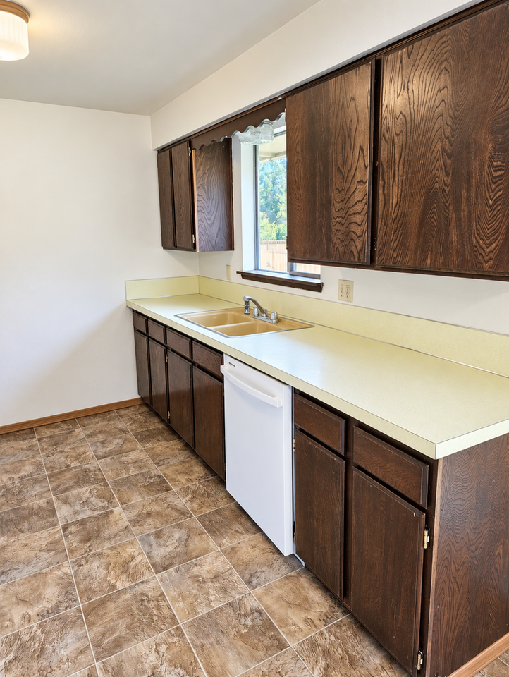12405 Zeller Rd Se ##B - Photo 4 of 11