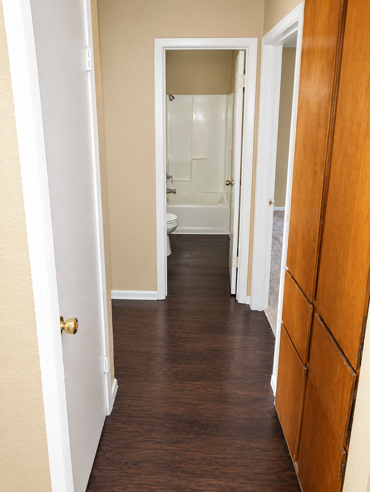 1704 Cedarhill Dr - Photo 2 of 8