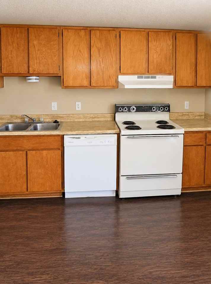 1704 Cedarhill Dr - Photo 3 of 8