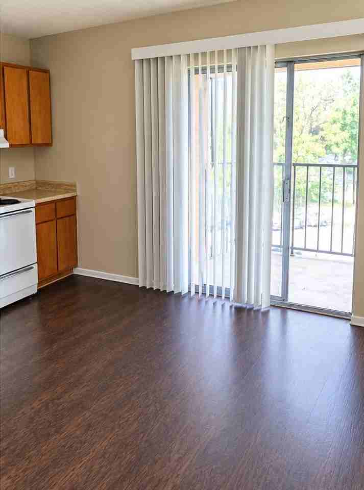 1704 Cedarhill Dr - Photo 4 of 8