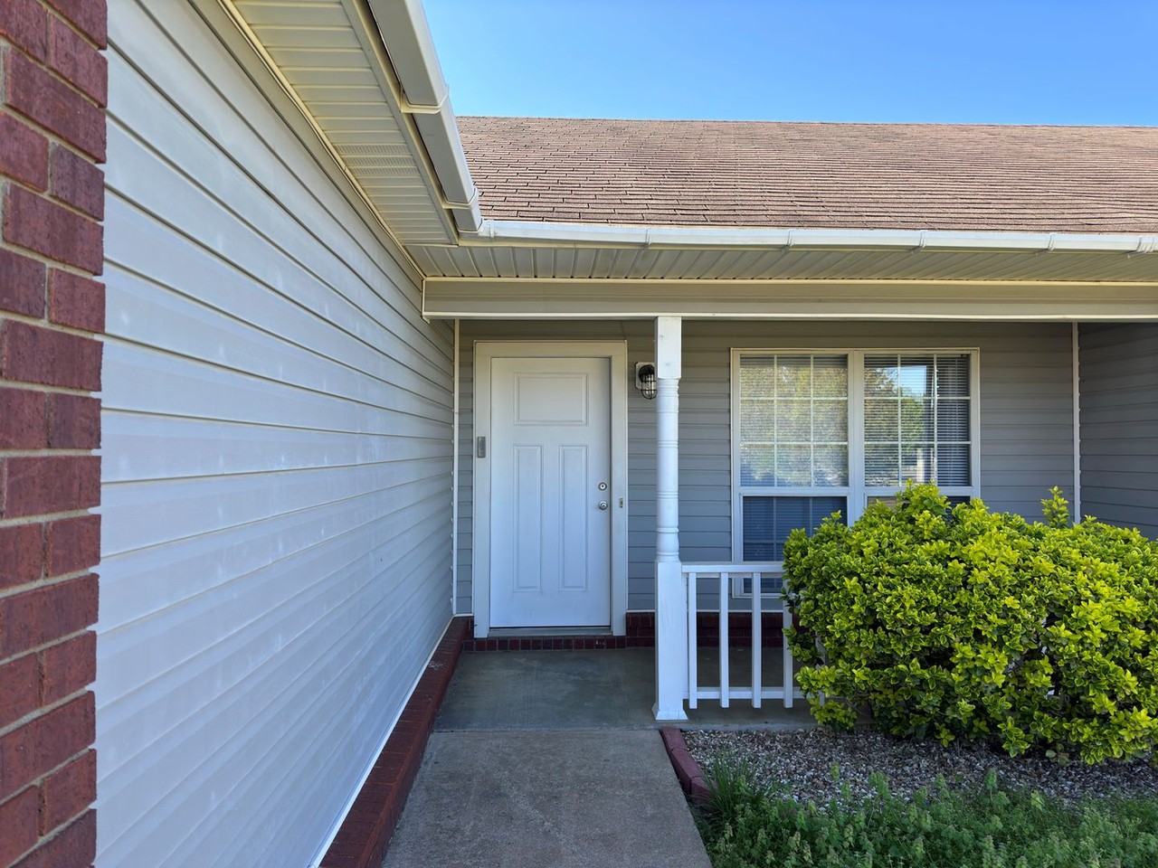 1707 Plumbark Dr - Photo 3 of 26