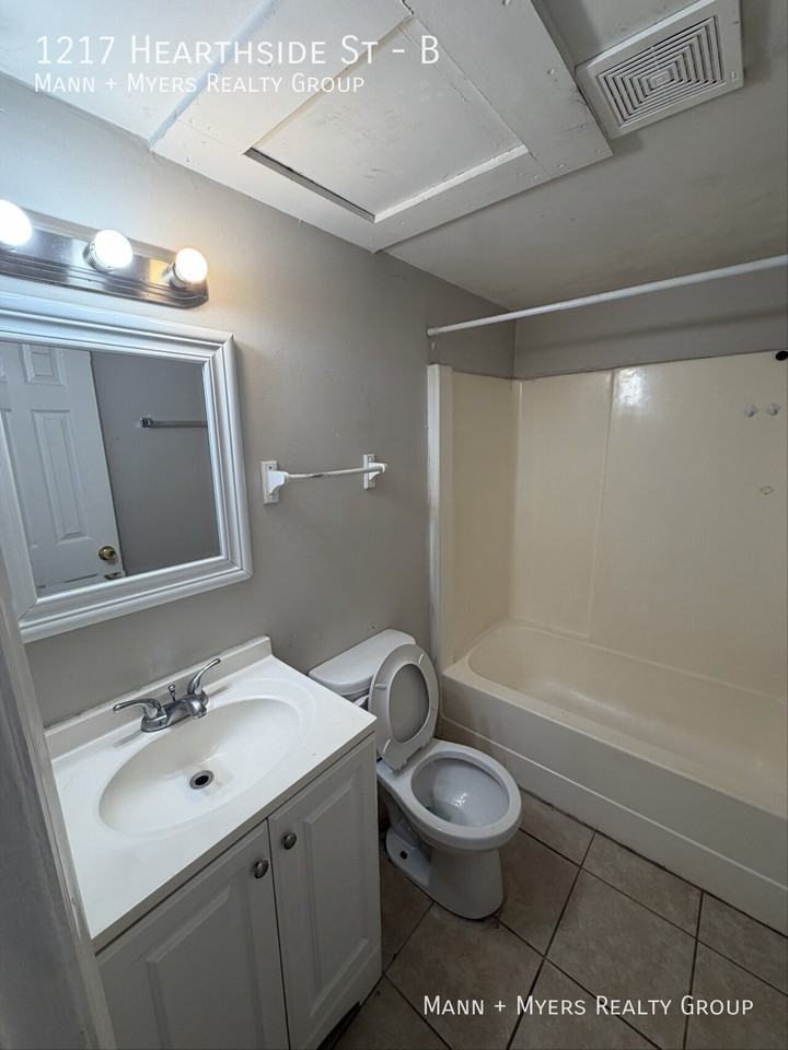 1217 Hearthside St #B - Photo 4 of 8