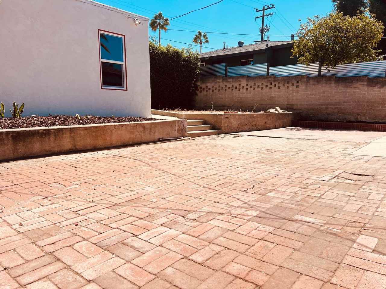 4995 Williams Ave - Photo 3 of 17
